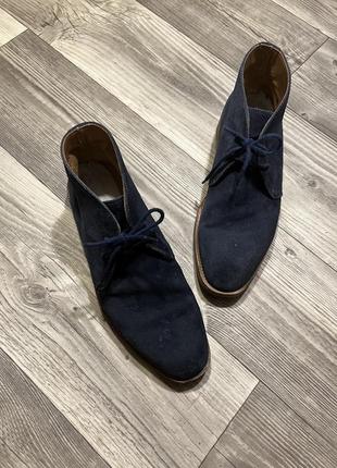 Ідеальні стильні та класичні чоловічі туфлі замшеві кольору деннім