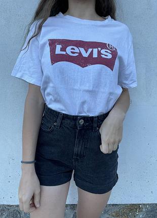 Белая футболка levi’s