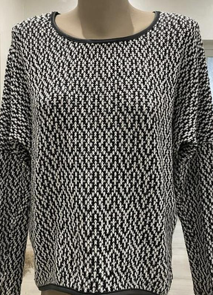 Свитер свободного фасона