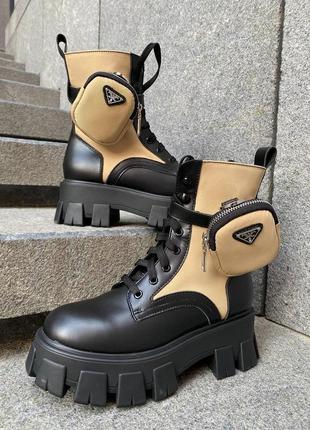 Нереальные женские ботинки в стиле prada boots zip pocket black/nude чёрные с бежевым с кошельком