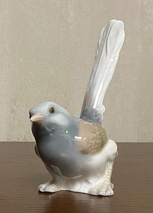 Фарфоровая статуэтка «птичка».