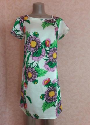 Сатиновое платье с ярким принтом