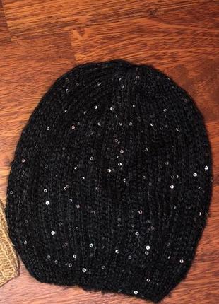 Класна шапка з паєтками