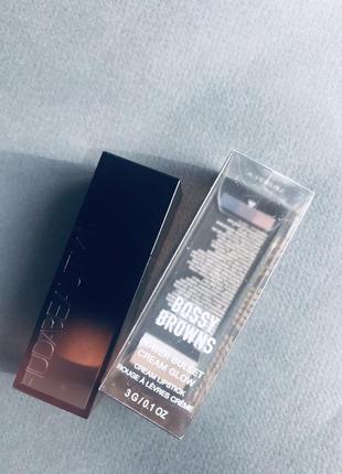 Huda beauty power bullet cream glow hydrating lipstick кремова нюдова помада4 фото