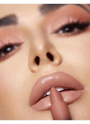 Huda beauty power bullet cream glow hydrating lipstick кремова нюдова помада7 фото