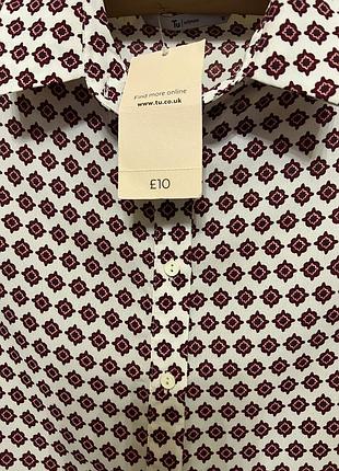 Очень красивая и стильная брендовая блузка.