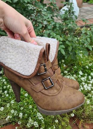 Ботинки, ботильйони 40 5