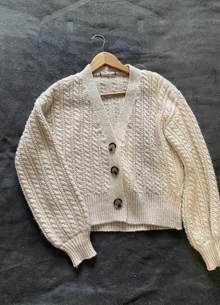 Кардинан бежевого кольору