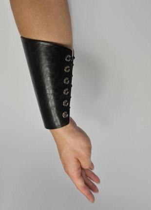 Широкий браслет , наручі шкіряні з люверсами , ультра широкий браслет мінімалізм