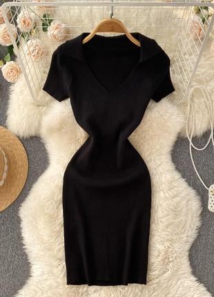 Обтисле мініплаття з коротким рукавом і v-подібним вирізом трикотажне жіноче плаття в рубчик (чорний)