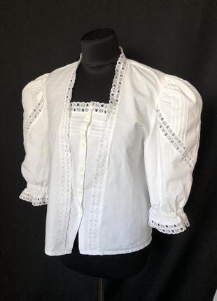 Блуза в народном стиле баварская с объёмными пышными рукавами и белая кружева