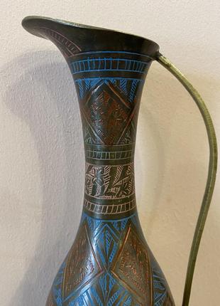 Старовинну  вазу бронзову з розписом з індії2 фото