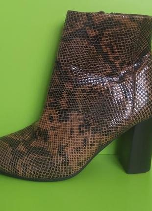 Замшевые ботильоны рептилия наустойчивом каблуке, 9/41
