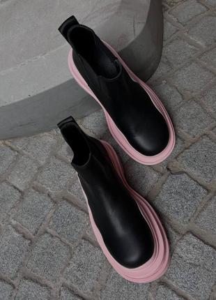 Нереальные женские ботиночки bottega veneta low black/pink premium чёрные с розовым8 фото