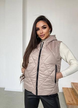 Жилетка стьобана з капюшоном