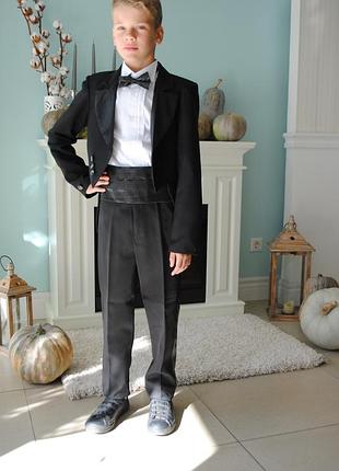 Нарядный костюм с фраком