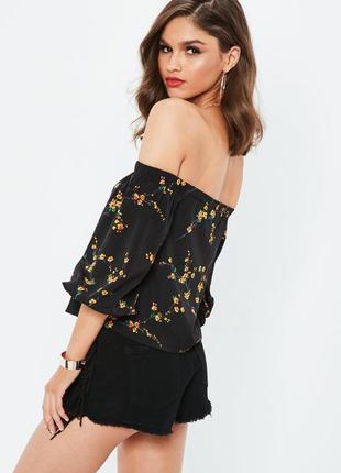 Missguided топ блуза с открытыми плечами короткий чёрный в жёлтый цветочный принт новый1 фото
