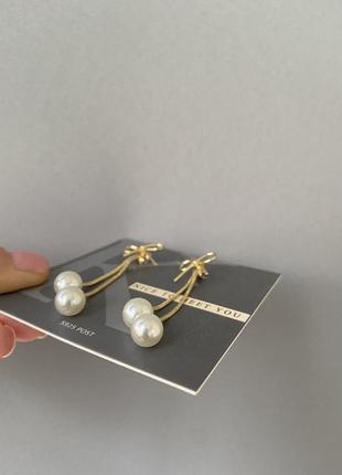 Сережки висячі з жемчугом і бантиком в золоті2 фото