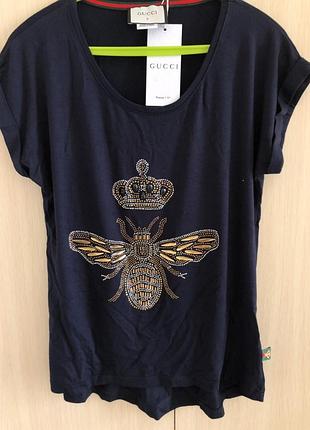 Стильная футболка со стразами