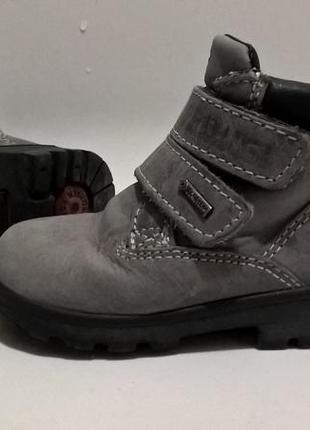 Супер ботинки primigi на осень с  технологией gore-tex и shock absorber