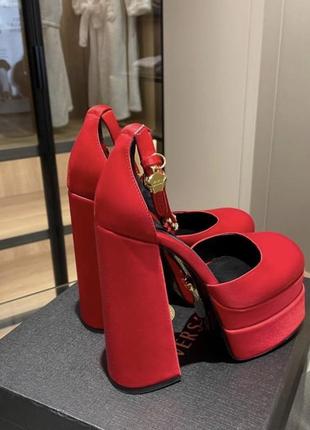 Туфли красные атласные в стиле версаче versace3 фото