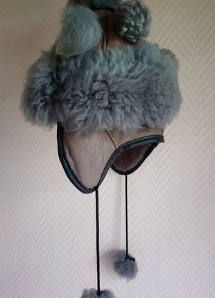 Теплая зимняя шапка ушанка качественная натуральная кожа и мех подростковая цигейка помпоны кофейный серо голубой6 фото