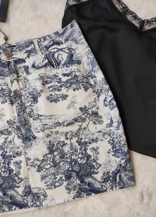 Белая с синим принтом джинсовая юбка стрейч с рисунком карманами мини юбка хлопок4 фото
