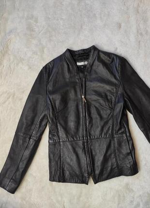 Черная натуральная кожаная куртка кожаный пиджак жакет на молнии с замком женская без воротника