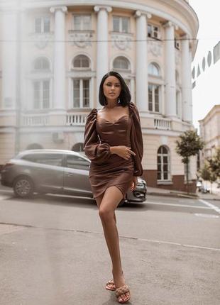 Вечернее платье с красивым декольте атлас пышные рукава мини открытая спина