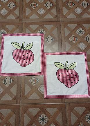 Комплект чохли на декоративні подушки полуниця аплікація