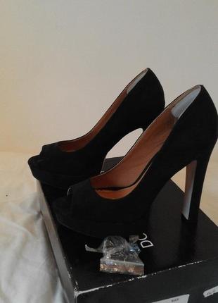 Стильні фірмові туфлі