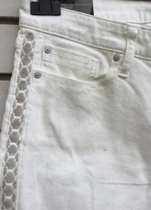 Красиві,білі джинси-скіні,штани,штани ломпасы з вишивкою по боці5 фото