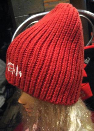 Красная шапка от h&m2 фото