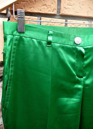 Атласные зелёные брюки4 фото