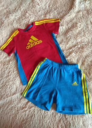 Костюм: футболка і шорти, фірмовий