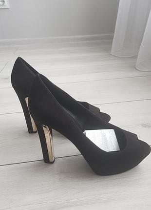 Черные босоножки mango на высоком каблуке