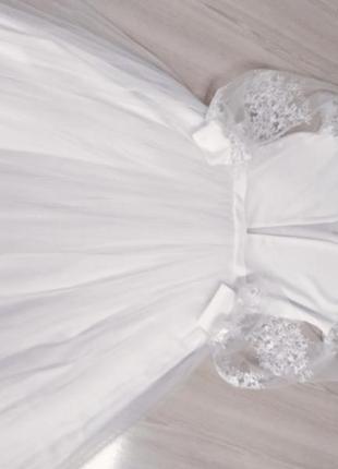 Дуже ніжна та красива сукня з мереживними рукавами2 фото