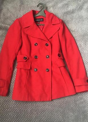 Червоне Пальто