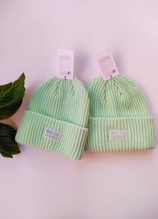 Шапка фірми h&m.