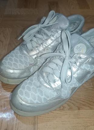 Кроссовки женские 37 размер