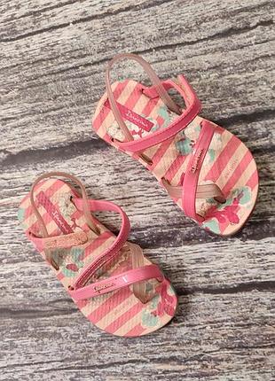 Босоніжки для дівчинки