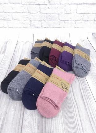 Оригінальні жіночі шкарпетки зігріють ніжки в холодну пору року.2 фото