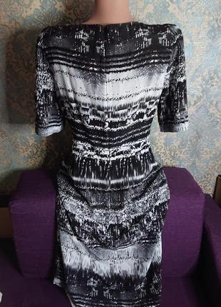 Красивое женское монохромное шелковое платье с карманами р.44/468 фото