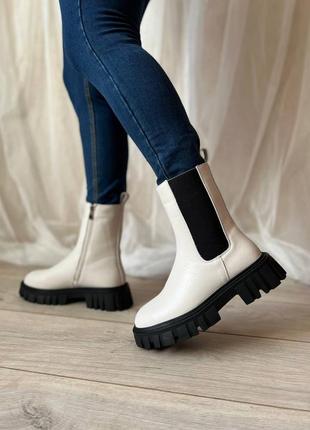 Женские зимние популярные сапоги челси кожаные ботинки с мехом натуральная кожа светлый беж бежевые на молнии зима крем кремовые сапожки
