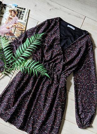 Красивое платье в мелкий цветочный принт с сеткой сеточкой