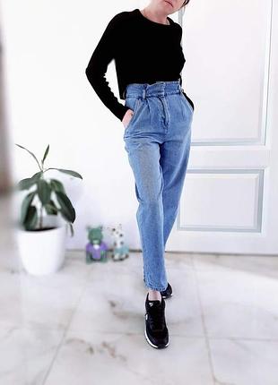 Джинси мом, висока посадка