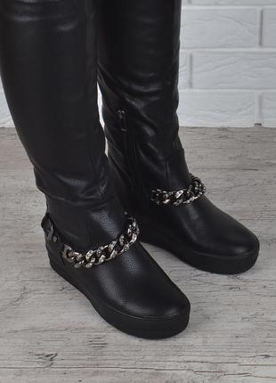 Сапоги женские зимние кожаные на платформе prima d'arte высокие черные с цепью5 фото