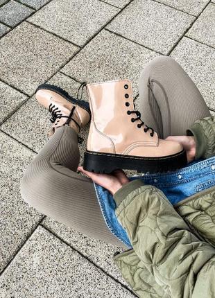 Жіночі черевики dr. martens jadon light beige
знижка sale / smb5 фото