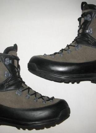 Сірі гірські черевики aku ks schwer 14 gtx n ботинки aku ks schwer gtx  hiking boots (размер uk9.5/eu44(на стопу до 280 mm)) — ціна 1500 грн у  каталозі Черевики ✓ Купити чоловічі