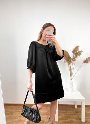 Сатинова чорна сукня із обємними рукавами1 фото